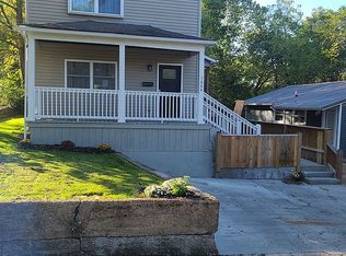 1004 S 2nd St, De Soto, MO 63020