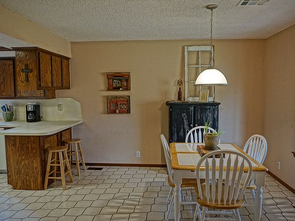4th image of 2825 Countrywood Ln