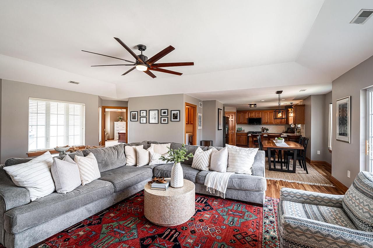 poponchu様　確認ページ 3300 Cedar Hollow COURT #D, Waukesha, WI 53188 | Zillow