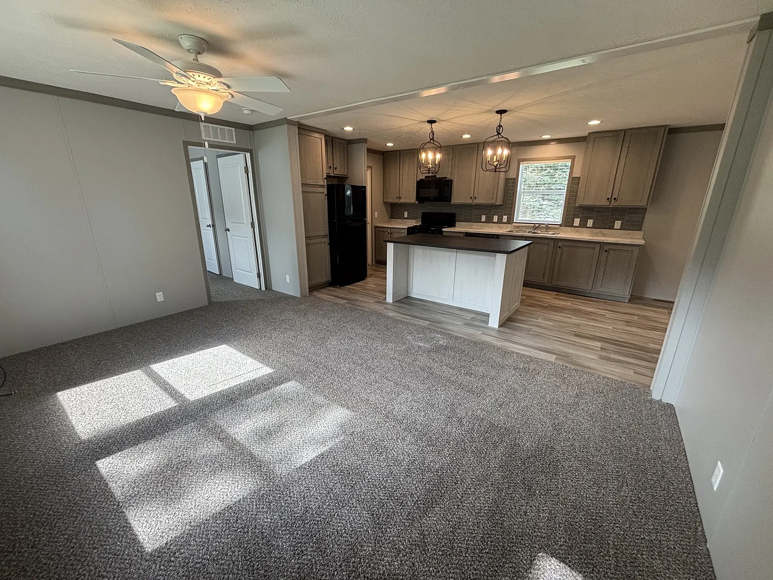 352 Stratford Ct — Photo 1
