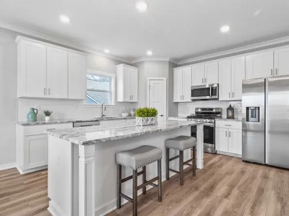 288 Olivia Dr, New Kensington, PA 15068