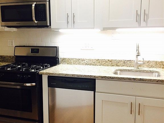 4th image of 1329 W Touhy Ave #13291N