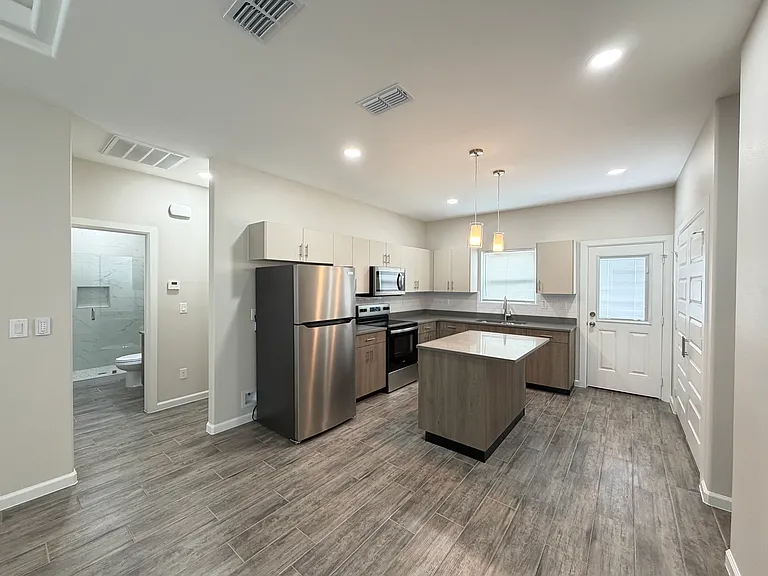 3708 Ventura Ave #2 — Photo 3