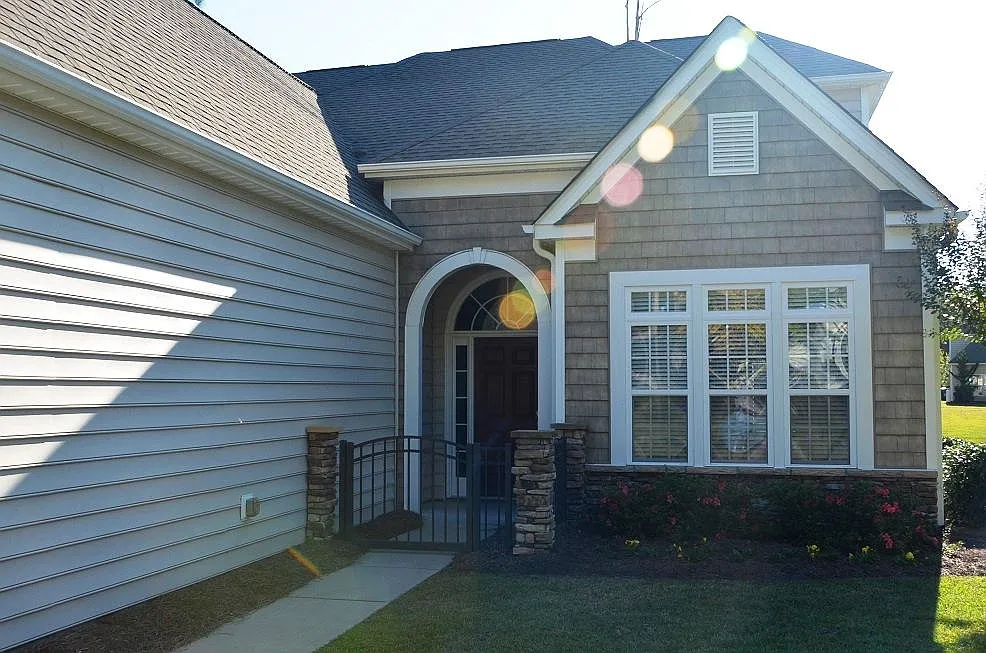 Front door entry. - 159 New Haven Ct