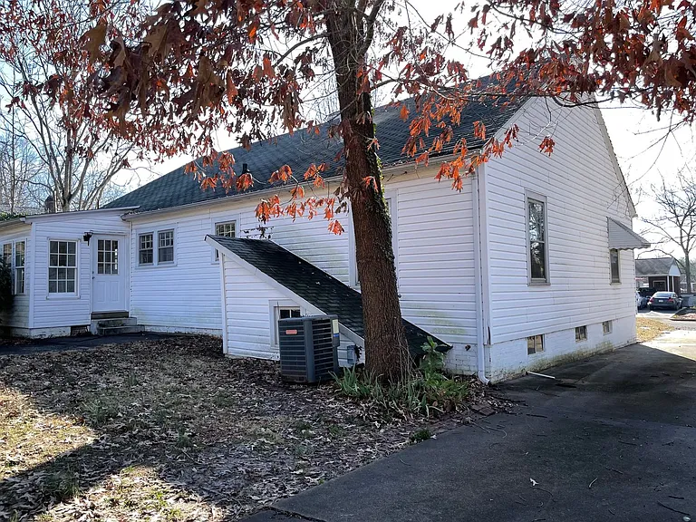 810 Dixon Ave — Photo 20