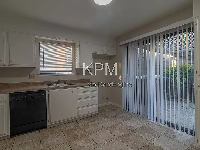 6829 Mill Springs Ct — Photo 11