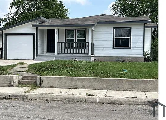 3 bed, 1269 sqft, $1,700 — Photo 2
