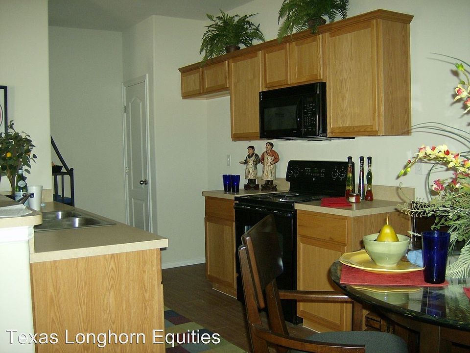 2nd image of 942 Sylvia St
