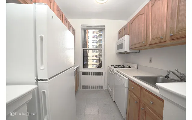 Rented by Douglas Elliman | media 17