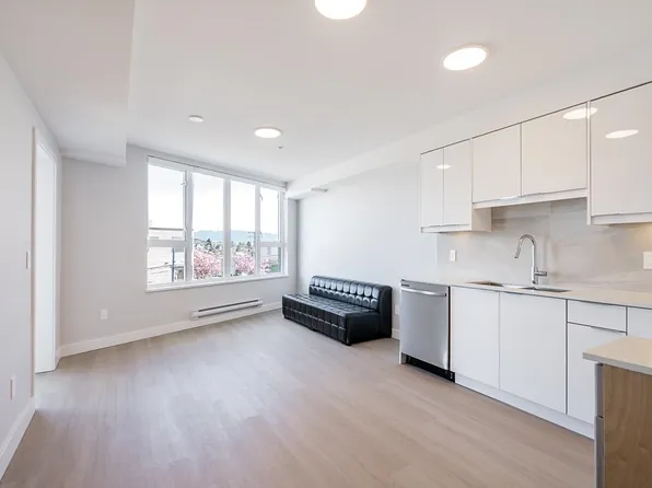 3050 Kingsway #307, Vancouver, BC V5R 5J7