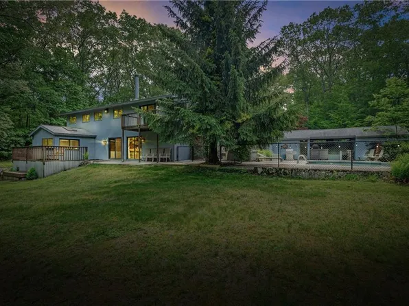 24 Lincoln Dr, North Smithfield, RI 02896