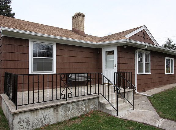 2nd image of 2033 Lakewood Dr