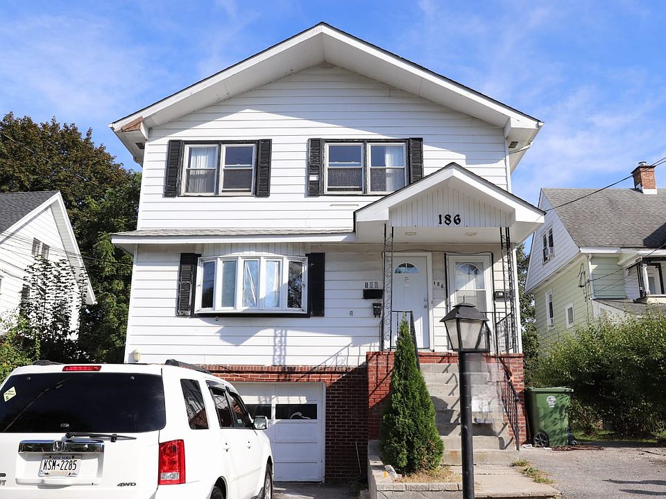 Nice Quiet House with one parking available.
