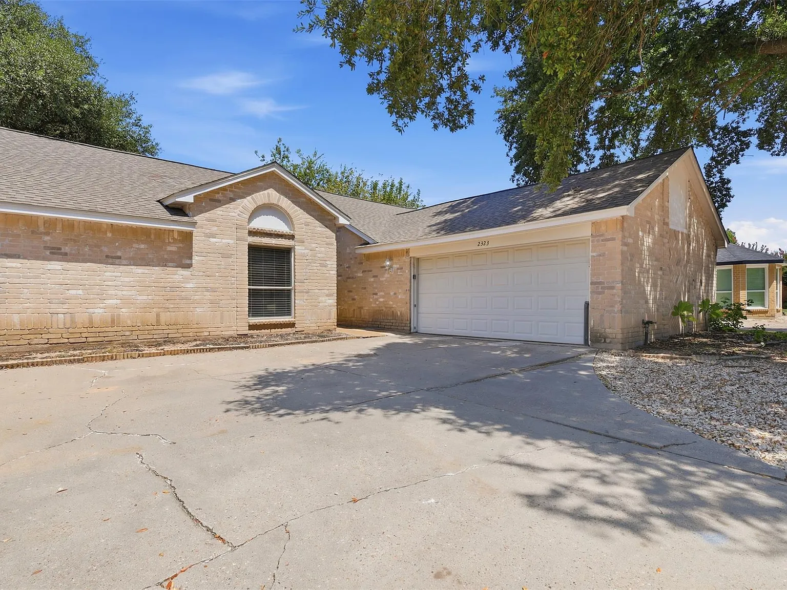 3 bed, 2.0 bath, 1845 sqft, $1,800 — Photo 2