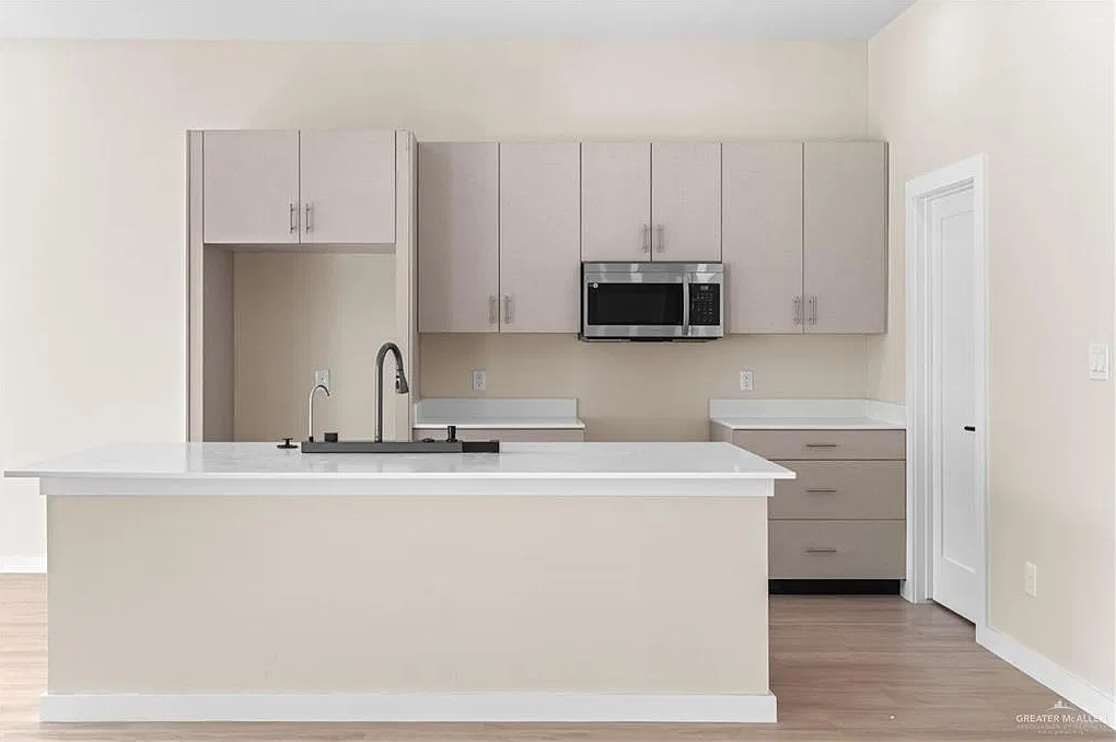 3 bed, 2.0 bath, 1549 sqft, $1,900 — Photo 2