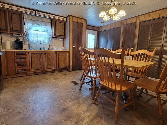 2nd image of 136 Wiseman St