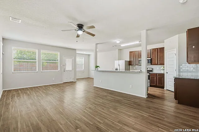 4 bed, 2.5 bath, 2194 sqft, $1,950 — Photo 3