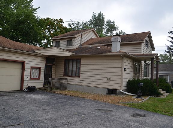5th image of 105 E Main St