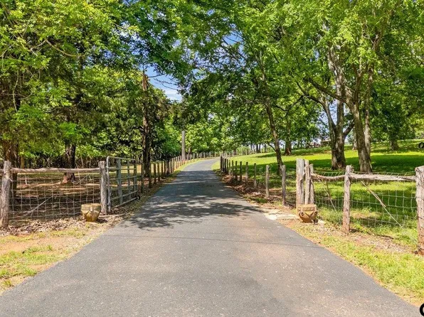 398 County Road 4119, Jacksonville, TX 75766