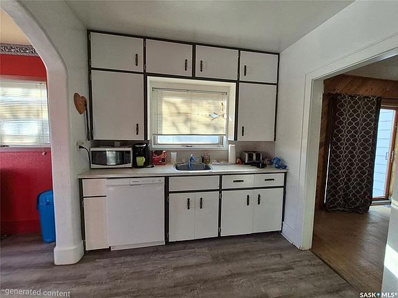4th image of 133 1st STREET W
