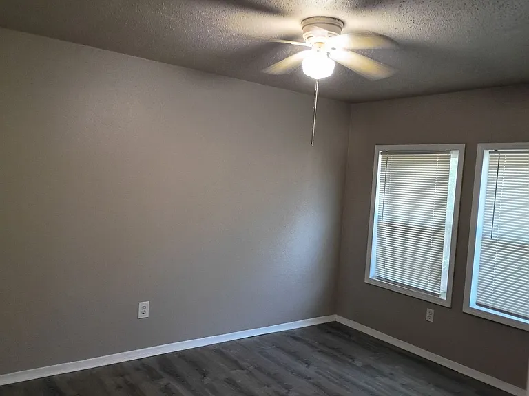 901-903 Meadowlark Cir — Photo 10