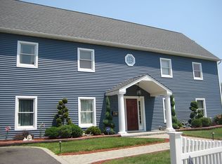33 Merry Ln, Westbury, NY 11590