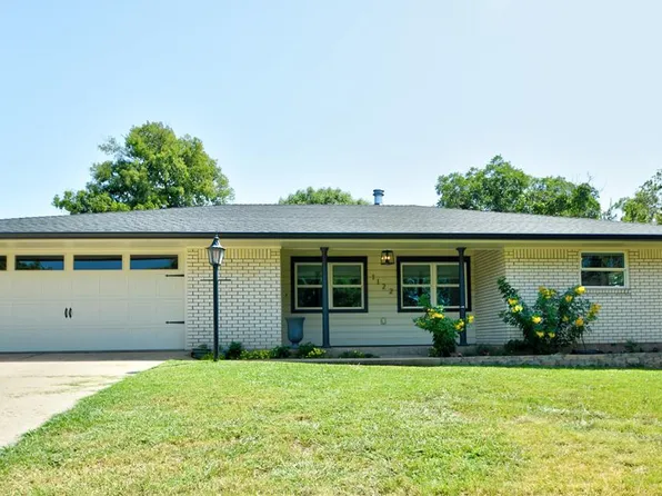 1122 Warbler Dr, Kerrville, TX 78028