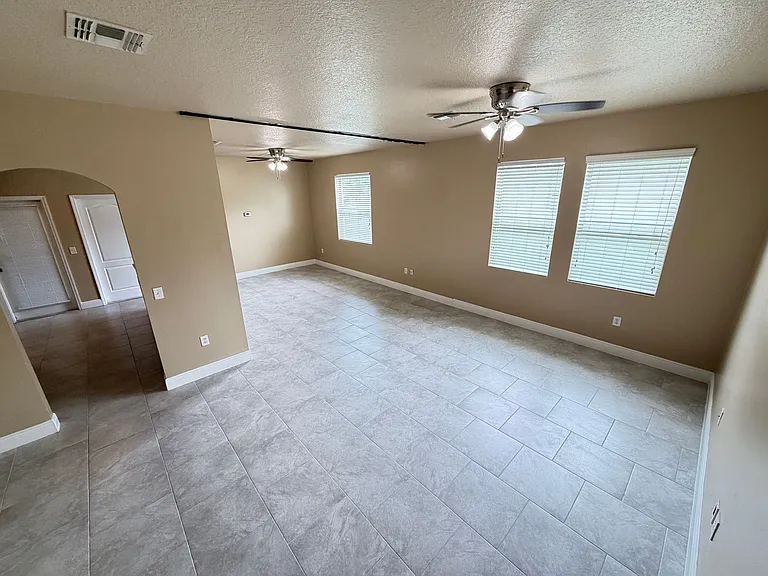 2411 Grasmere View Pkwy N — Photo 10