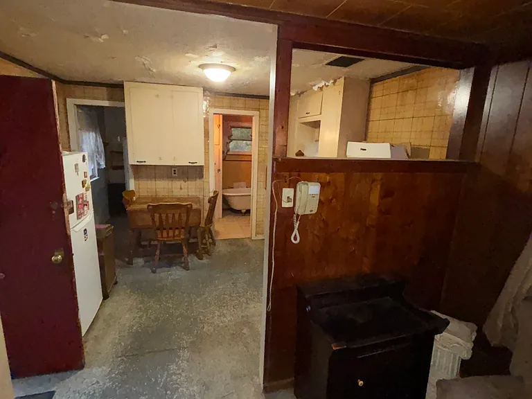 75 Grant St — Photo 2