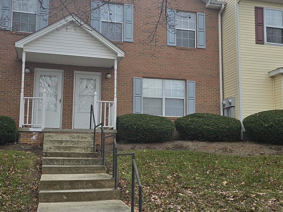 1st image of 423 Laurence Ln