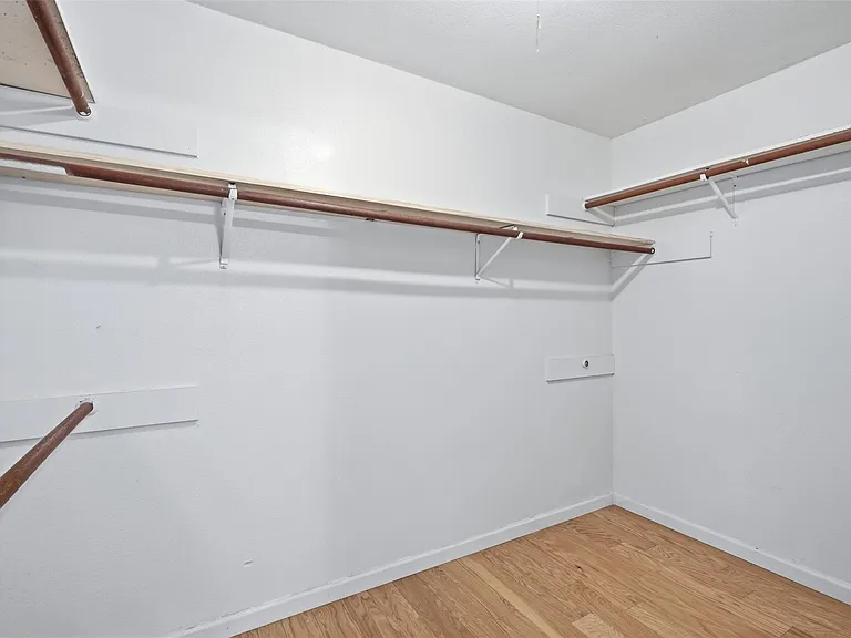 214 Glen Haven Ct — Photo 17
