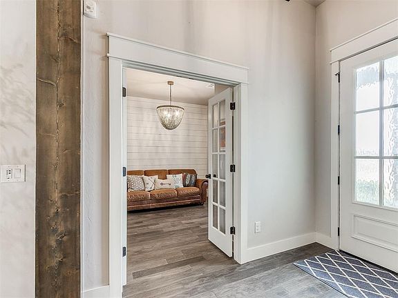 3rd image of 516 Mosswood Rd