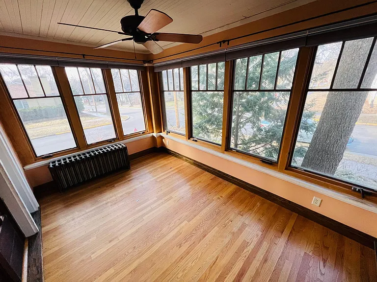 702 Leonard St — Photo 3