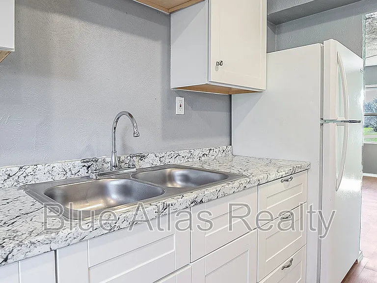 1212 Riverview Dr #B — Photo 9
