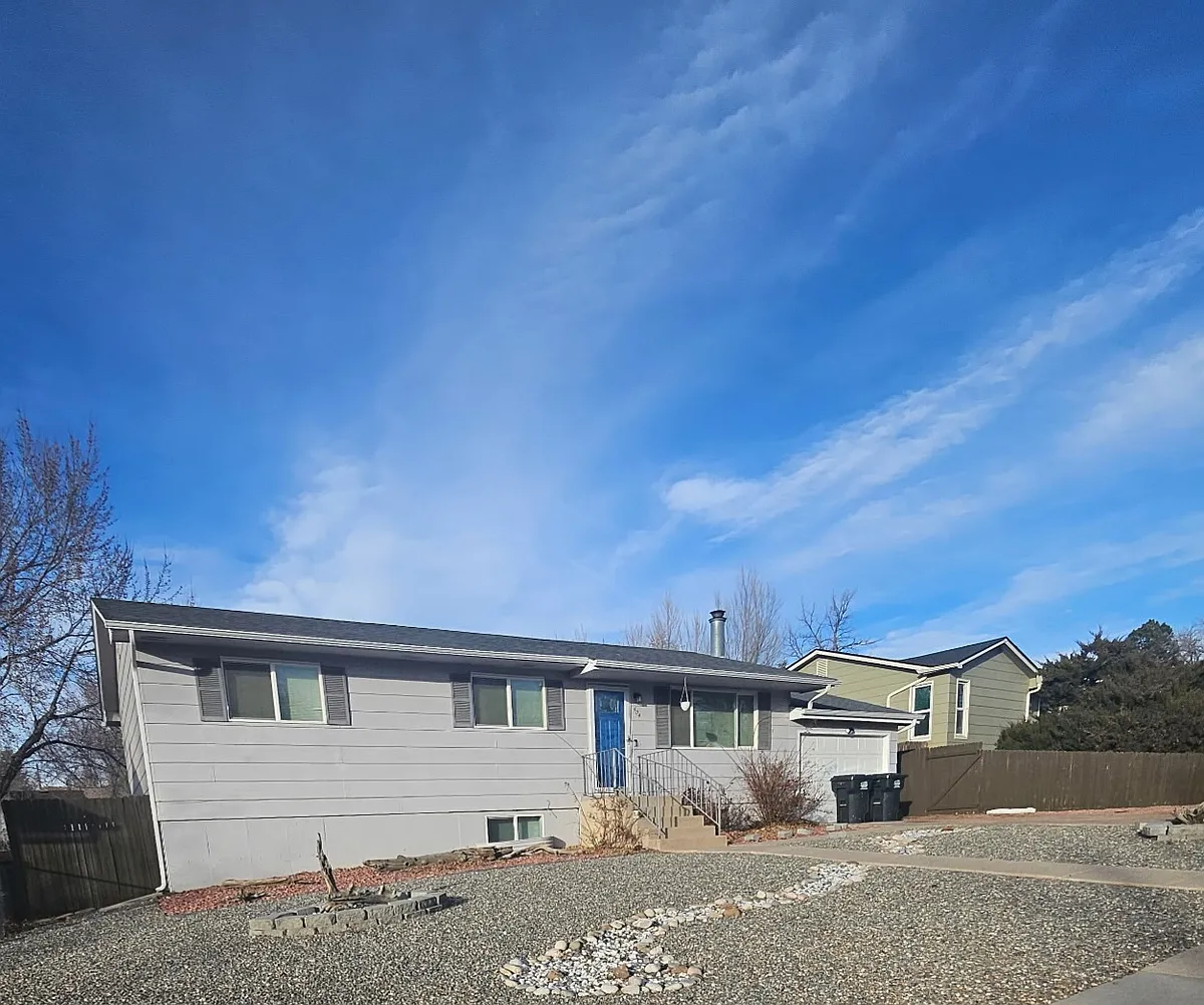 Building Photo - 404 Locust Dr