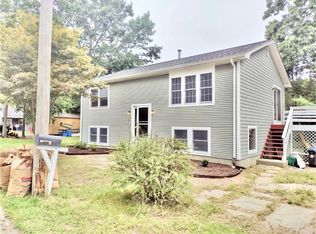 4 Gibbs Ln, Barrington, RI 02806