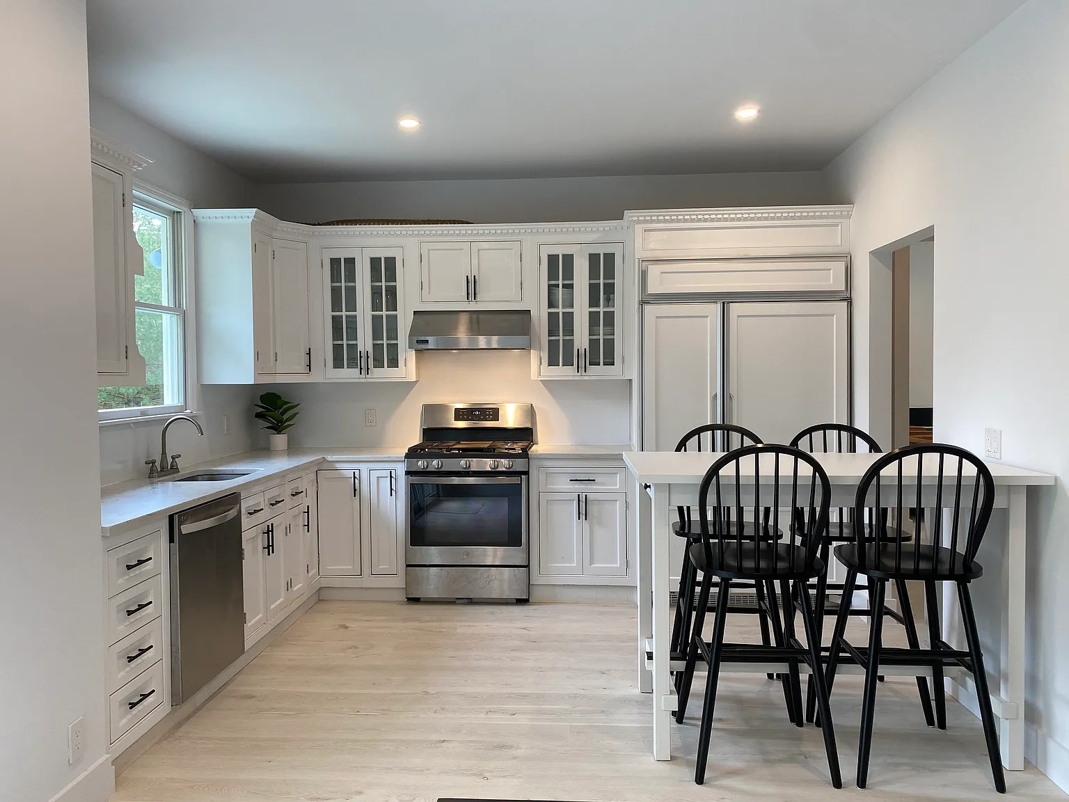Newly renovated , village fringe beach house in East Hampton — Photo 2