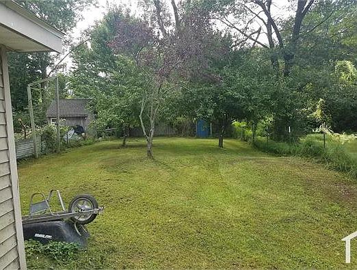 2nd image of 986 Pine Rd