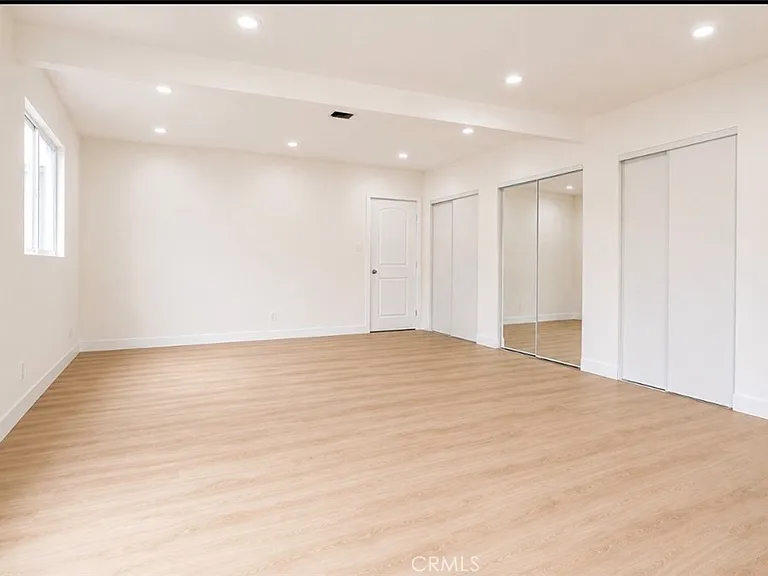 8412 Noble Ave — Photo 12