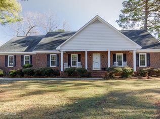 202 E Arrowhead Dr, Clinton, NC 28328