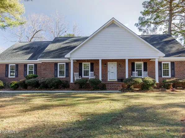 202 E Arrowhead Drive, Clinton, NC 28328