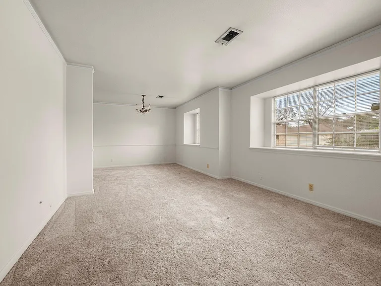 1039 Marcella St — Photo 5