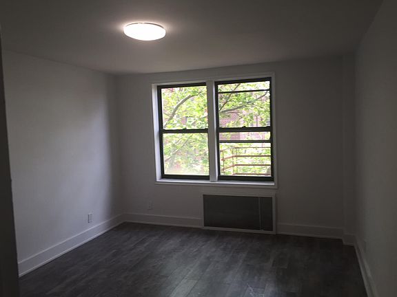 4th image of 13240 Sanford Ave #4A