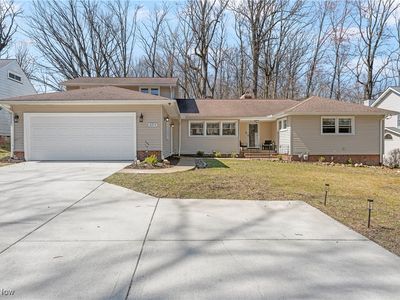 6014 Crossview Rd, Seven Hills, OH, 44131