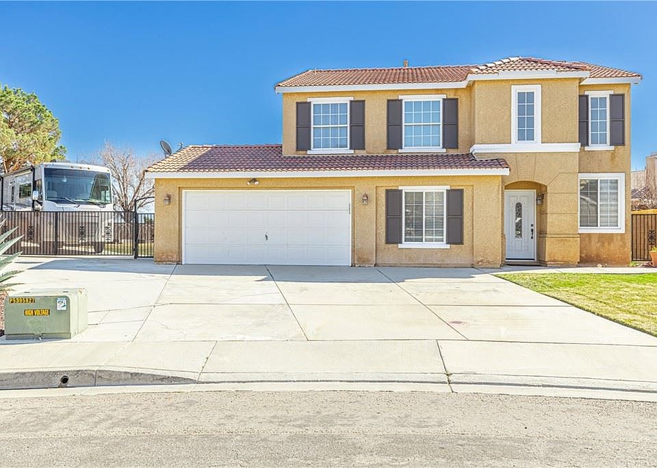 1st image of 40044 Villa Moura Dr