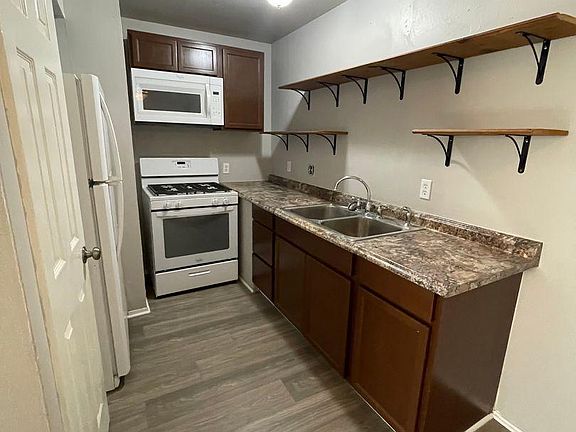 4th image of 119 Andrews St APT 15
