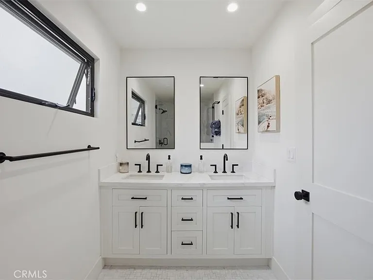 1506 Wollacott St — Photo 16