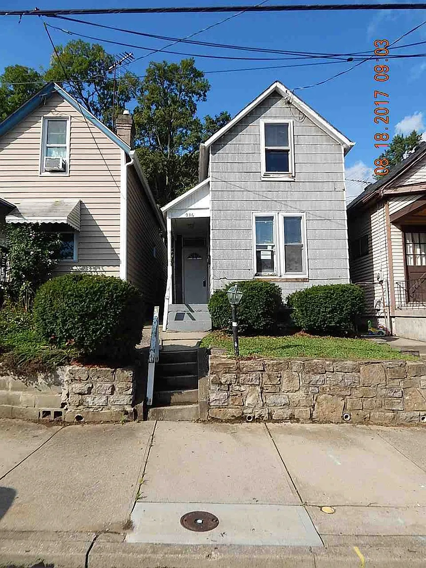 936 Maple Ave photo 1