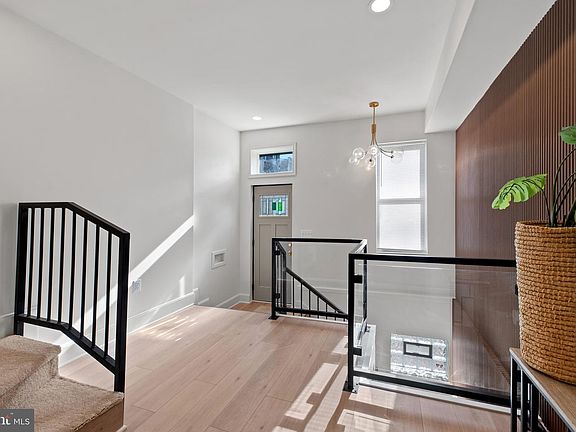 4th image of 128 N Mount St