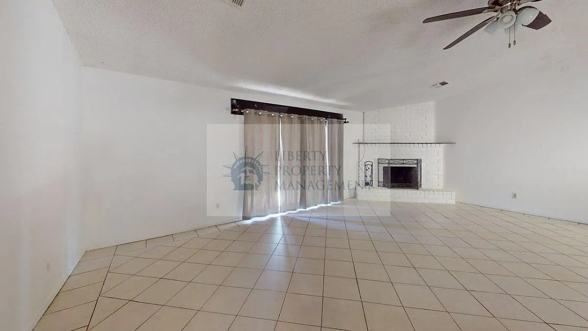 3 bed, 1312 sqft, $2,195 — Photo 2